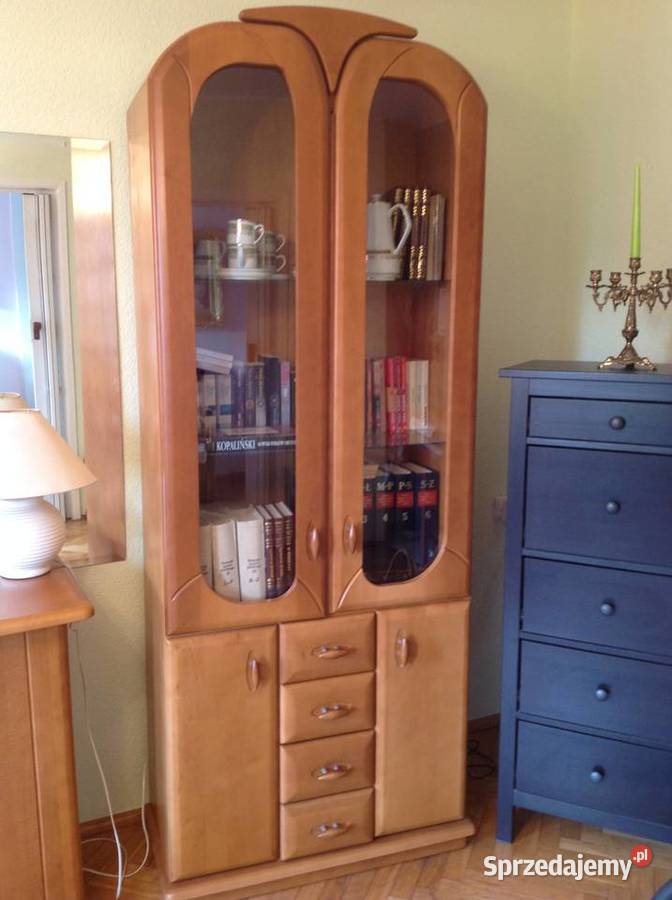 Elegancka komoda oszklona witryna z drzewa Gdańsk