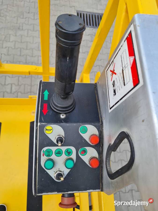 Podnośnik nożycowy elektryczny Haulotte Compact Rok produkcji 2012 małopolskie