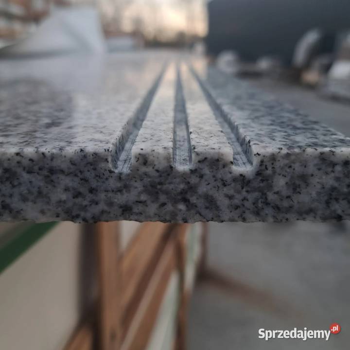 Stopnica granitowa szara poler ryflowana G603 Pozostałe Tczew