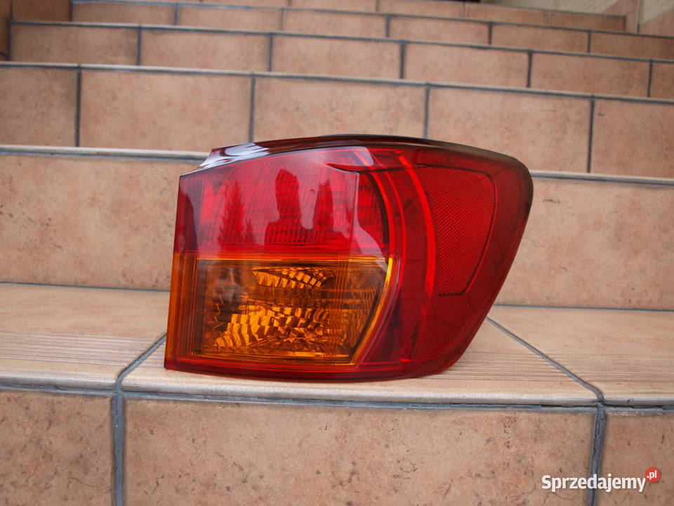 Lexus is lampa prawa w błotnik tył 2005 2009r Kalisz