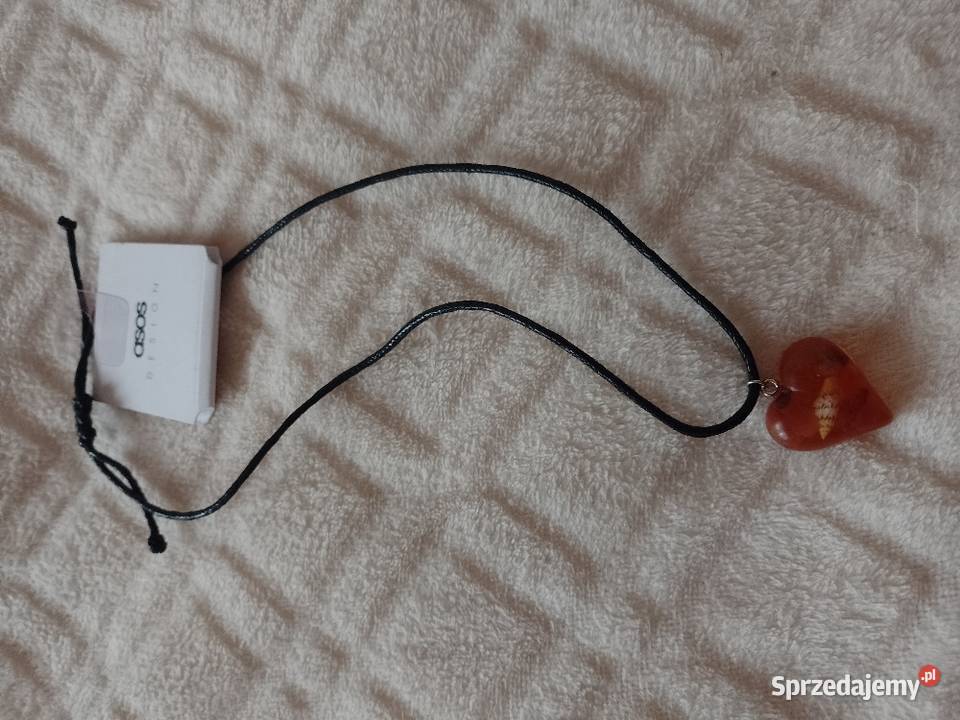 ASOSNaszyjnik z bursztynową zawieszką serce z Kraków