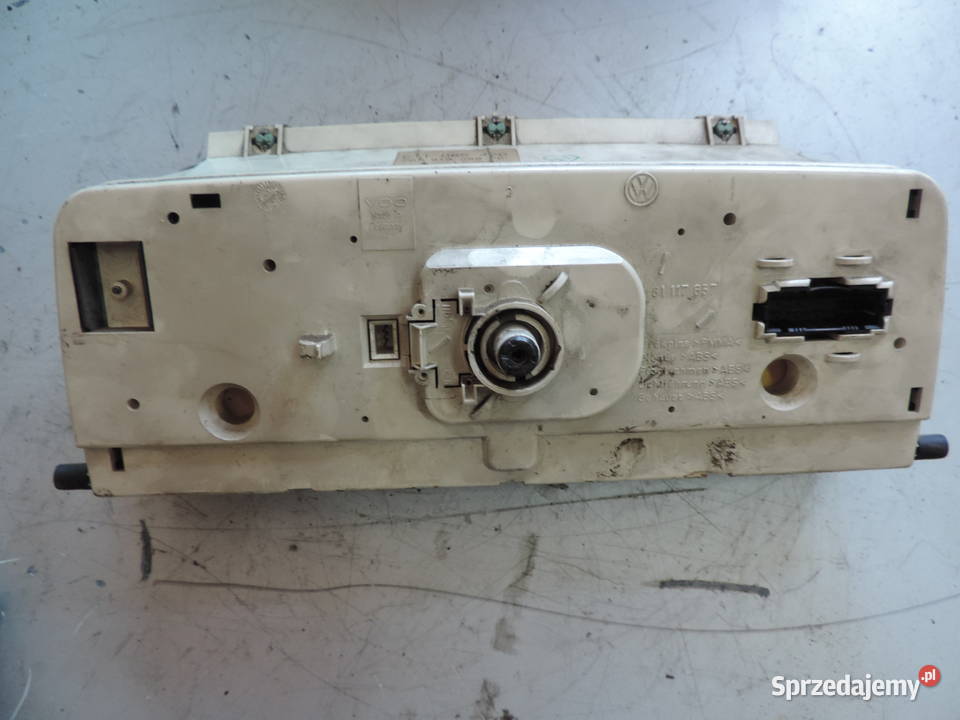 LICZNIK VW T4 24D 19 D 701919059AC Rok produkcji 1995