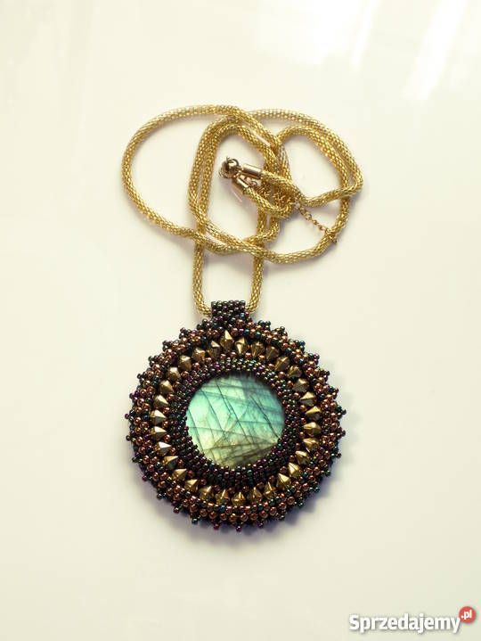 MEDALION Z LABRADORYTEM OPRAWIONY KORALIKAMI Warszawa sprzedam