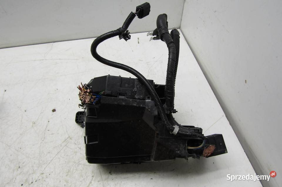 SKRZYNKA BEZPIECZNIKÓW 22 D MAZDA CX5 CX5 II KF osobowe