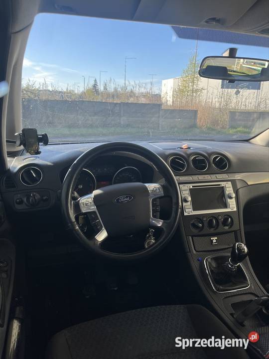 Ford S Przestronny Oszczędny garażowany