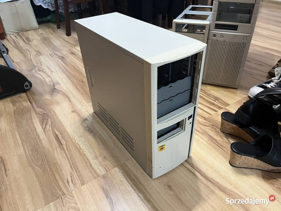 Stare obudowy komputerów PC retro vintage Brzana