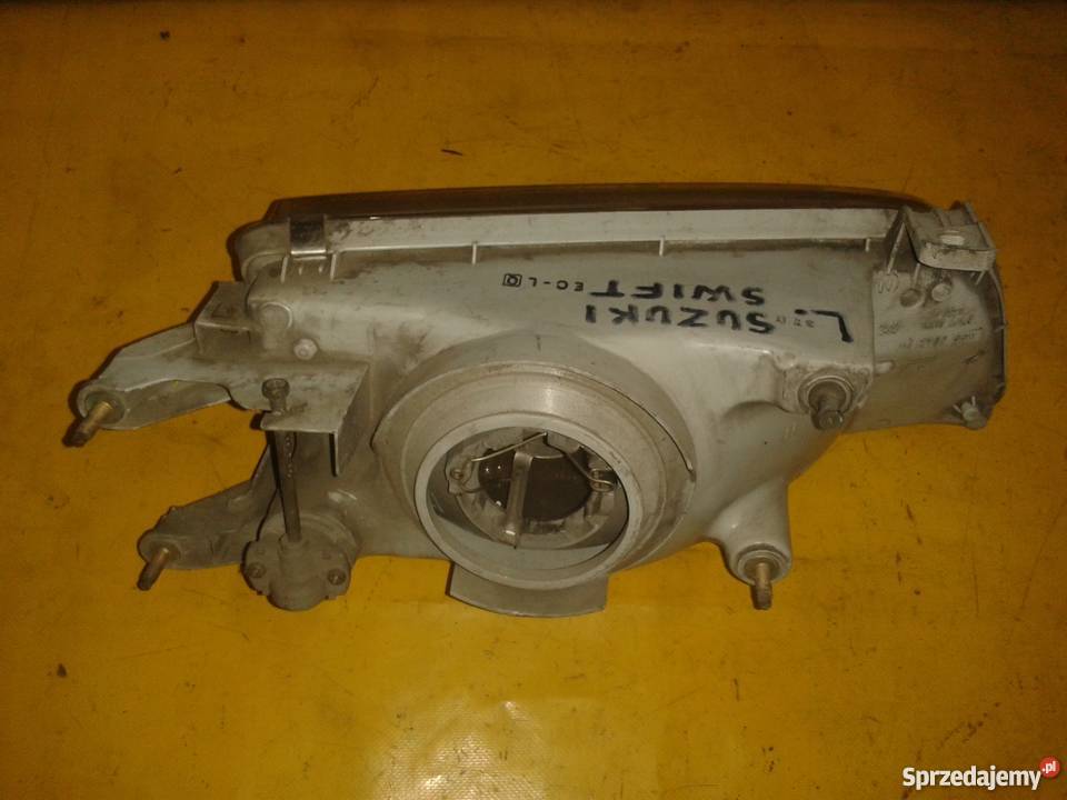 wyprzedażprzecena lampa przód Suzuki Swift II