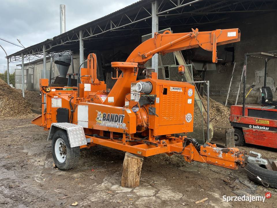 Rębak do drewna marki Bandit model 990 XP Jędrzejów