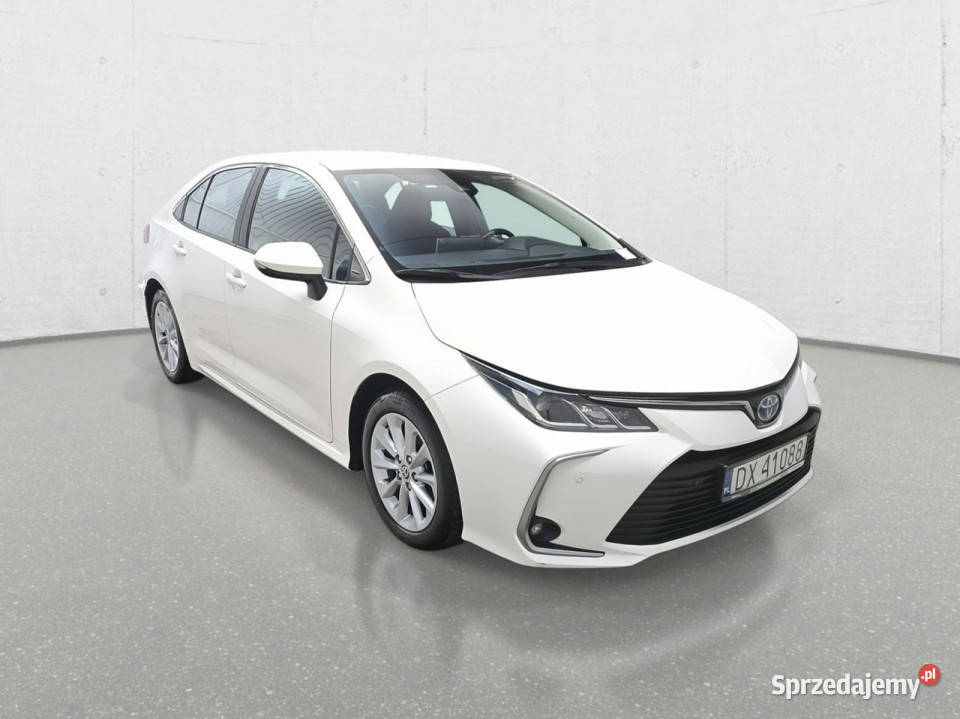 Toyota Corolla Seria E16 2012 manualna Corolla sprzedam