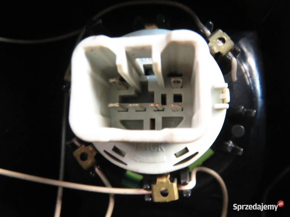 LAMPA PRAWA TYLNA TOYOTA COROLLA Verso E12