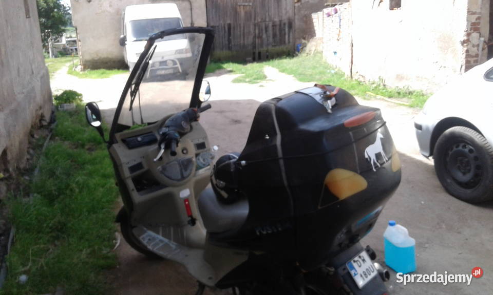 Sprzedam skuter z dachem Wiązów