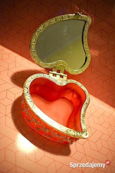 Szkatułka w kształcie serduszka na biżuterię z Chełmno
