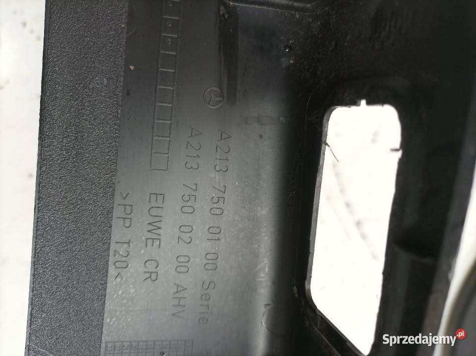 OSŁONA BAGAŻNIKA ZAWIASÓW SEDAN KPL MercedesBenz Rok produkcji 2017