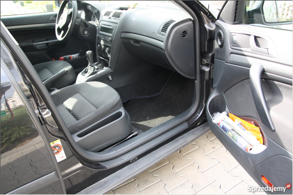 SKODA OCTAVIA 122 KLIMATYZACJA DODATKI CZARNA serwisowany w ASO Warszawa