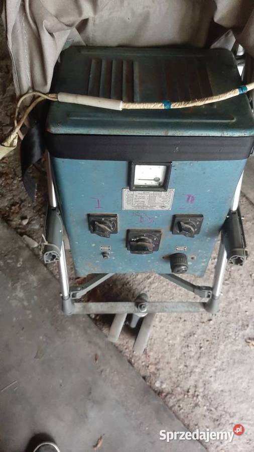 Prostownik do akumulatorów Polski mocny zadbany Korczew sprzedam