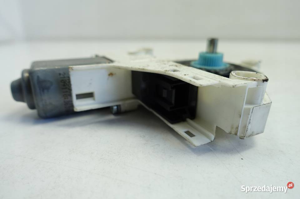 Audi A4 B8 SILNICZEK TYLNEJ SZYBY prawy tył osobowe