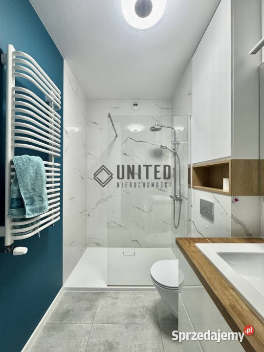 ulicy Młynarskiej garaż