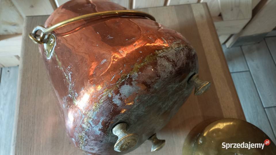 Miedziany pojemnik wiadro z przykrywką z Gawroniec