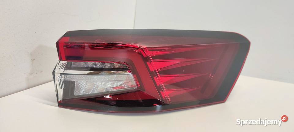 SKODA SUPERB 4 LAMPA PRAWY TYŁ LED 3P0945208 osobowe Lampy tylne sprzedam