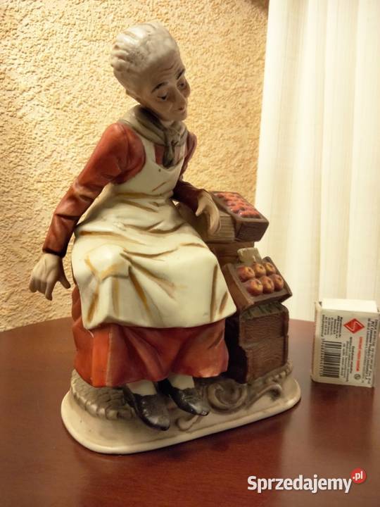 Figurka Stragan porcelana Staruszka z owocami Gniezno