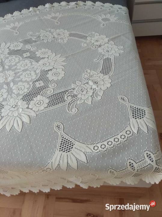 Duży kremowy owalny obrus żakardowy