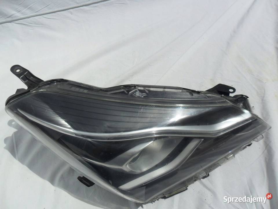 Toyota Yaris III 3 lift reflektor prawy przedni Nowy Tomyśl