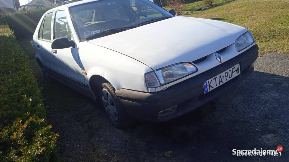 Renault 19 hatchback 19D wolnossący Olszyny