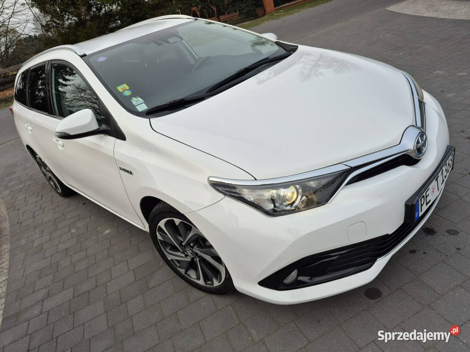Toyota Auris 18 hybrid climatronic kamera grzane 122KM Drelów sprzedam
