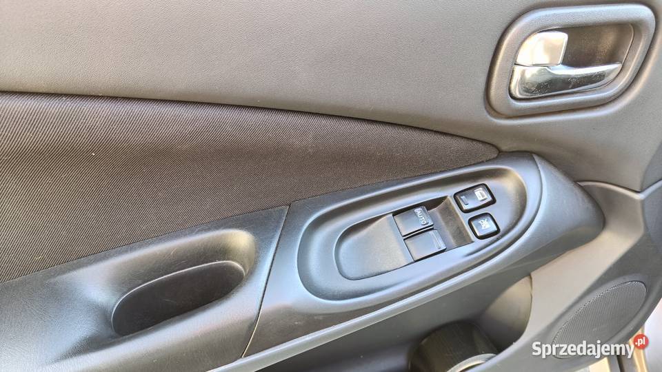 Nissan Almera II N16 15 Benzyna