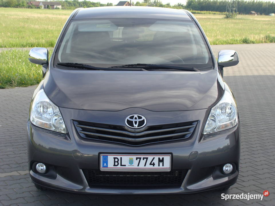 Toyota Verso 16 132 benzyna sprowadzony Isofix klimatyzacja Radom