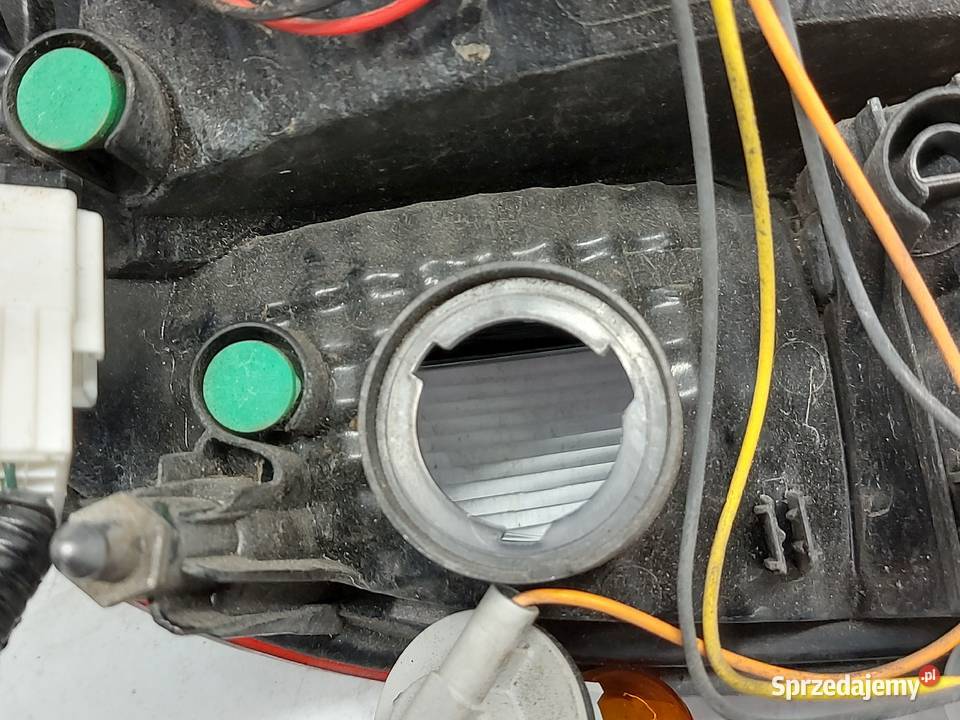 PEUGEOT 108 17r lampa prawa tył osobowe
