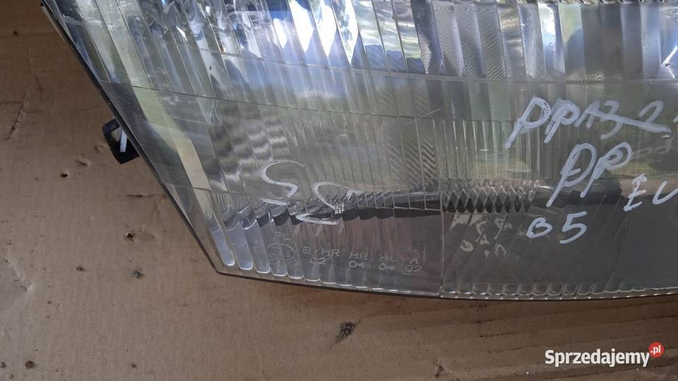 VW PASSAT B5 LAMPA PRZÓD PRAWA EU Zbierkowo