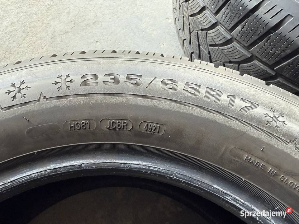 Opony zimowe Dunlop 2356517 SUV 2021r 235 Fałków