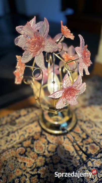 Lampka z ozdobnymi kwiatami Lublin