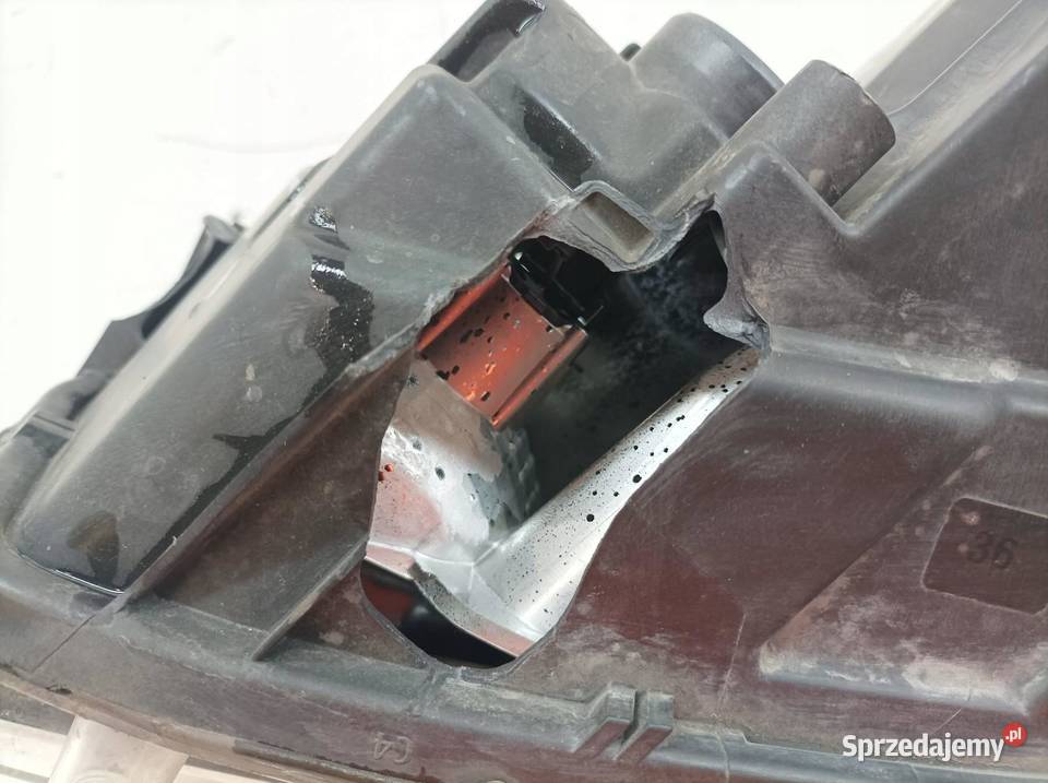 LAMPA PRZÓD PRAWA EUROPA USZKODZONA 260107737R