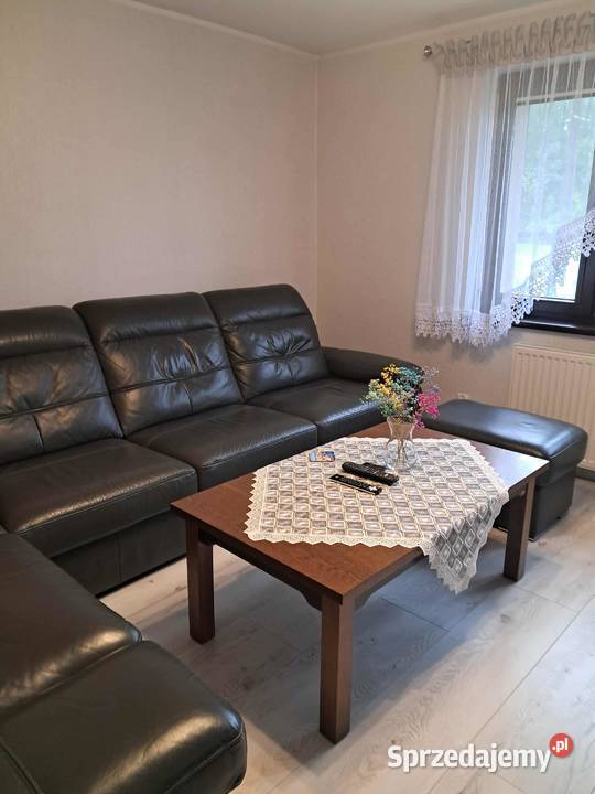 Narożnik skórzany z pufą funkcją spania Czarne Błoto