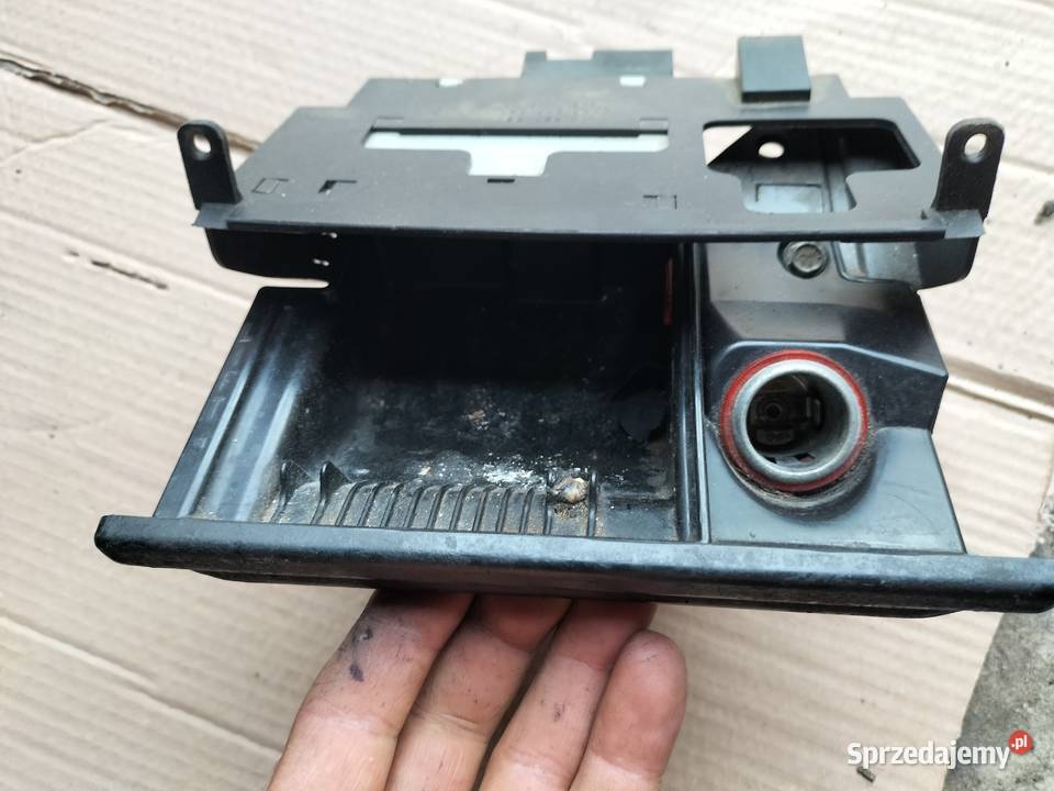 AUDI 80 B4 80B4 POPIELNICZKA GNIAZDO ZAPALNICZKI Popielniczki Kamień-Kolonia