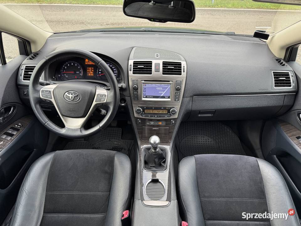 Toyota Avensis bezwypadkowy salon zadbany isofix Avensis