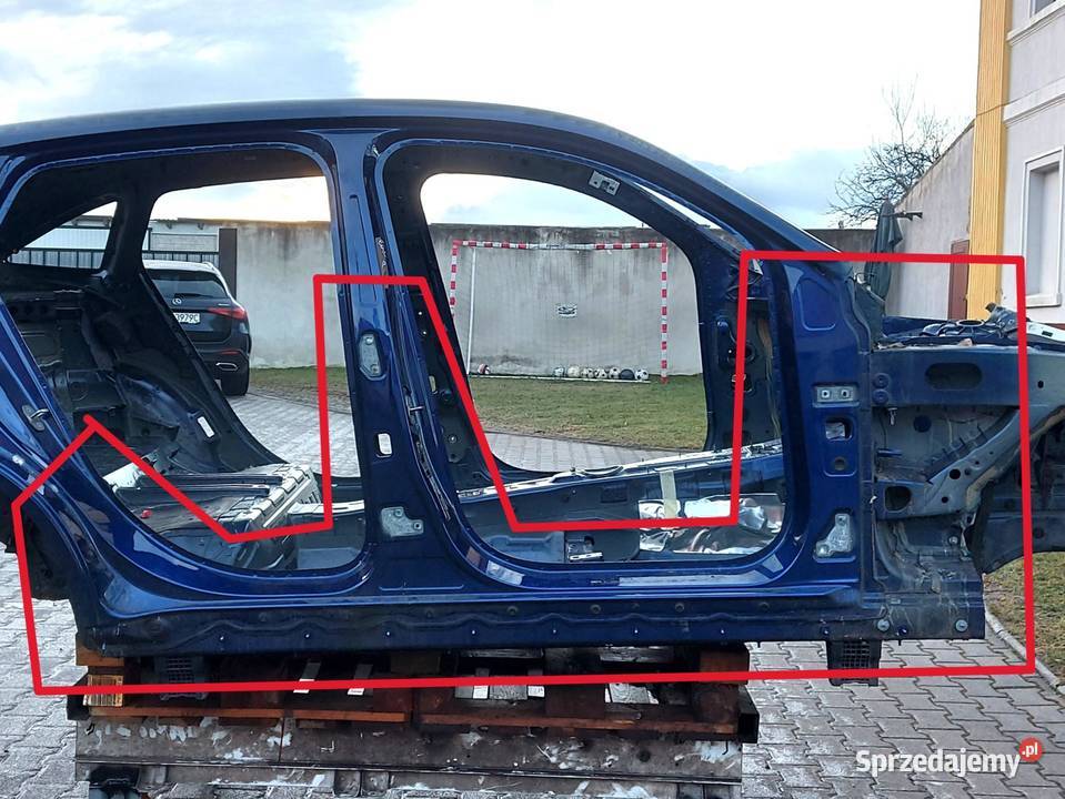 Mercedes EQC 400 W293 SŁUPEK ŚRODKOWY PRAWY BOK