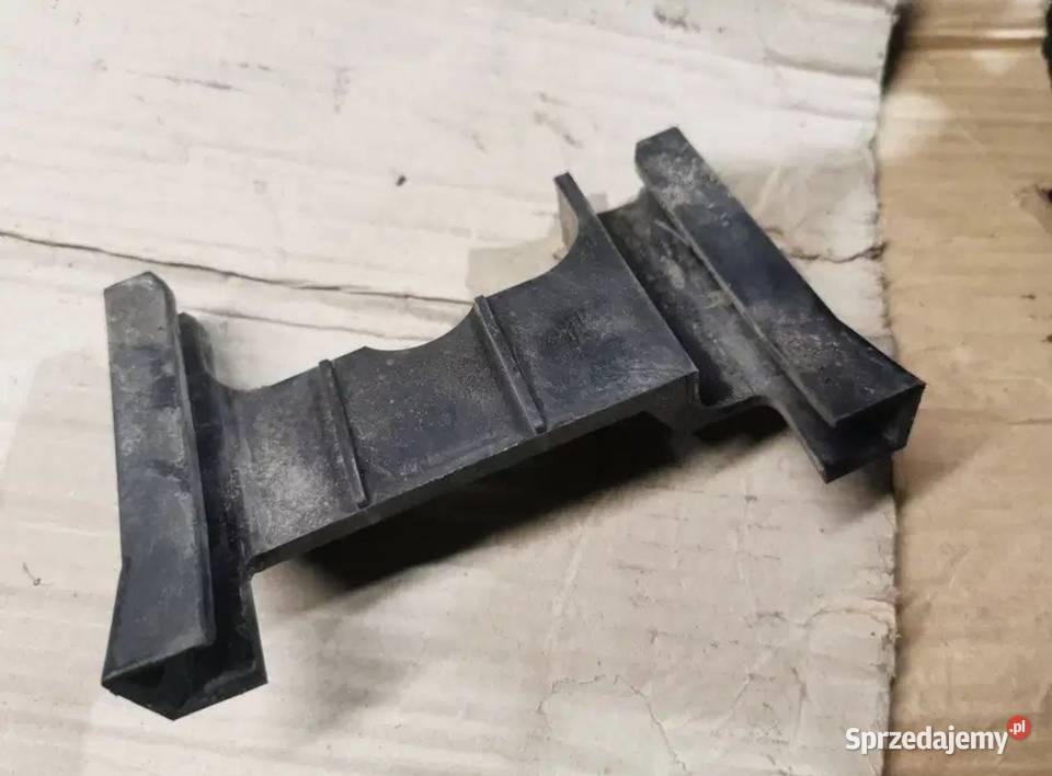 Ślizg zderzaka prawy tył BMW E36 osobowe Pozostałe Żory