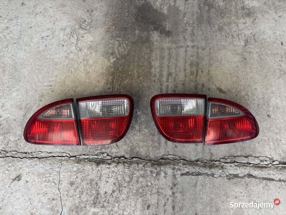 Lampy seat leon I Korczyna