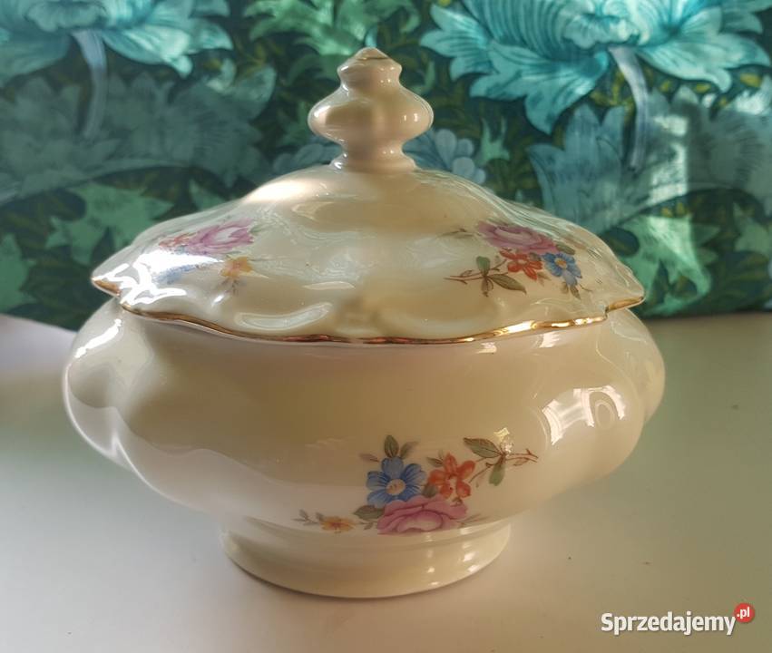 Duża starą porcelanowa bomboniera Myszków