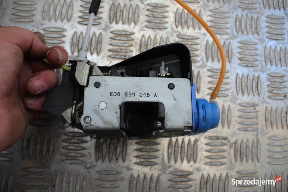 ZAMEK DRZWI PRAWY TYŁ AUDI A4 B5 8D0839016A