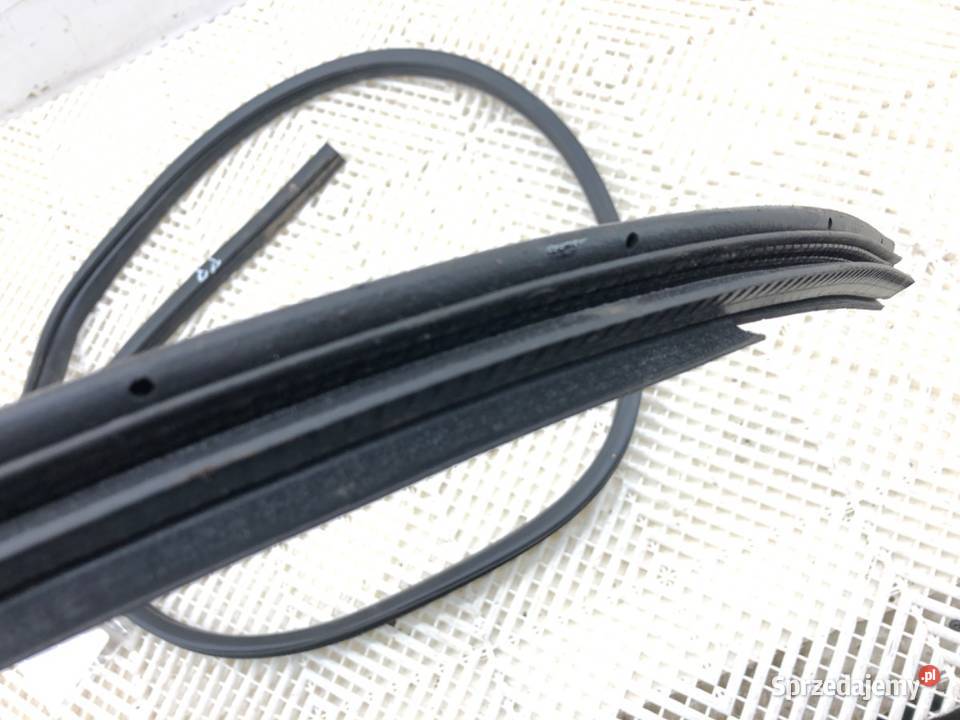 USZCZELKA DRZWI PRZÓD PRAWA MITSUBISHI OUTLANDER Motoryzacja podkarpackie