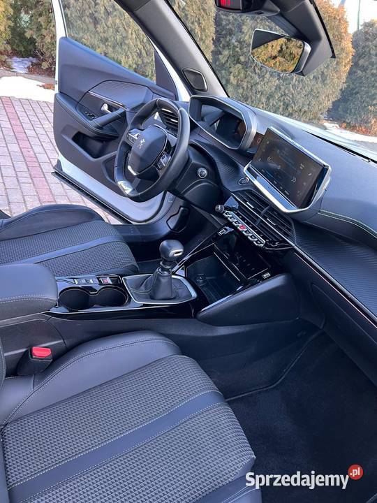 Peugeot 2008 benzyna 12 asystent pasa ruchu