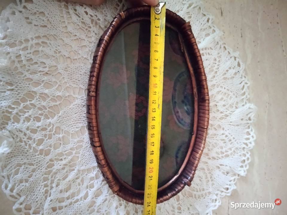 Stara tacka z wiklinowym obrzeżem