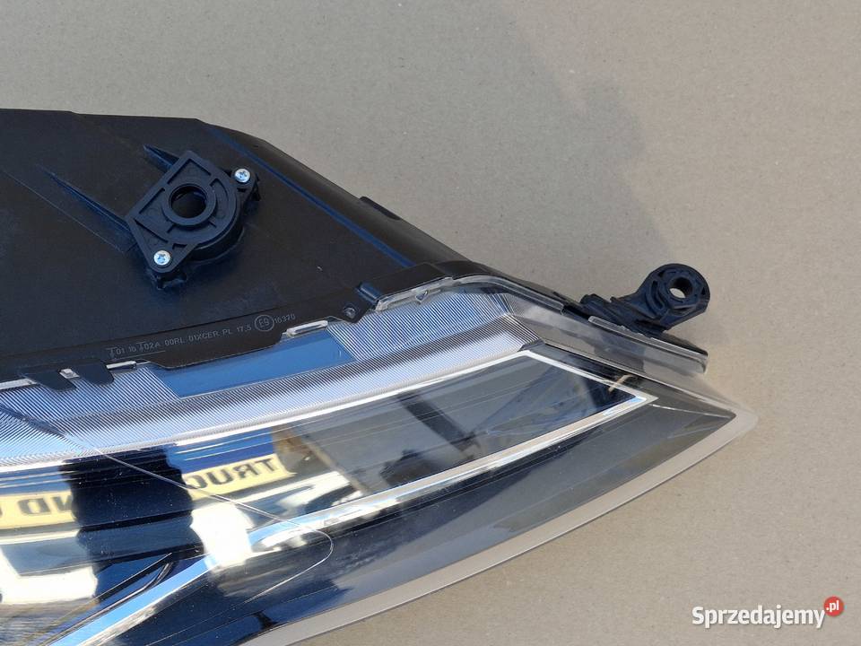 SEAT LEON III 3 LIFT REFLEKTOR PRAWY FULL LED Bieleń