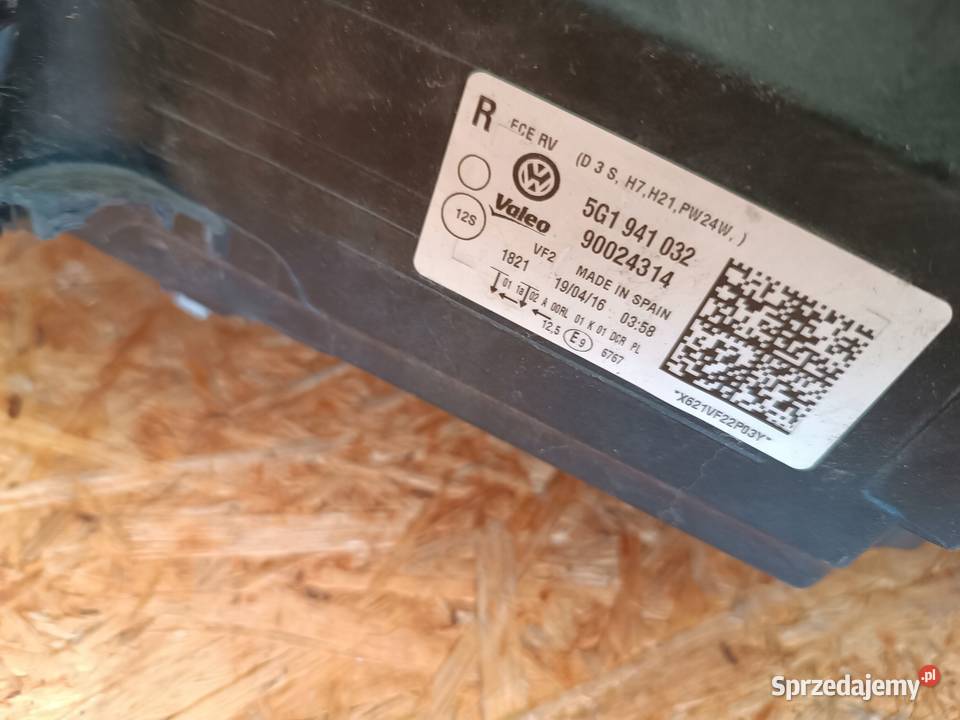 LAMPA REFLEKTOR PRAWY PRZÓD EU 5G1941032 XENON sprzedam