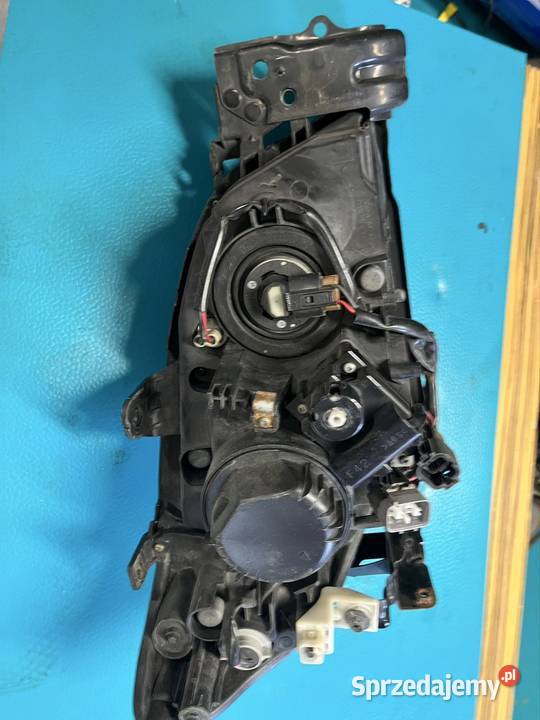 Subaru Impreza lampa przednia lewe