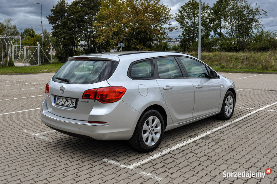 Opel Astra 14T LPG 2014 r Lift Bezwypadkowy Wrocław